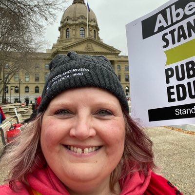 lilacwanderlost's profile picture. Teacher, traveler, lover of kittens, Oilers, purple and all things moose! 💜