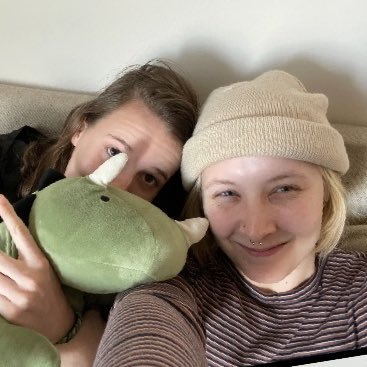 Idfk_em's profile picture. I love you Mom and Dad (she/they)