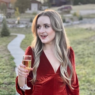 brigeatle's profile picture. Brigitte • 26 • vegan • cats, costumes, & coffee