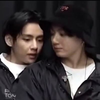 Amo, creo , apoyo y defiendo a #TaeKook.
I love, I believe, I support and I defend #TaeKook.