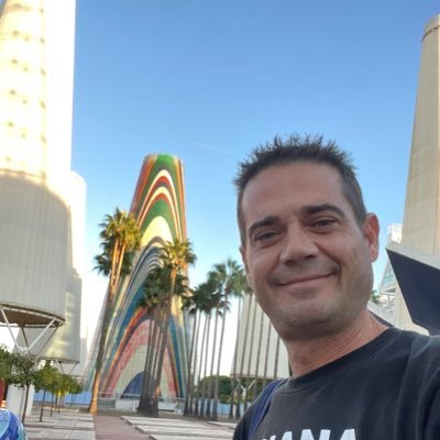 maaznar83's profile picture. 