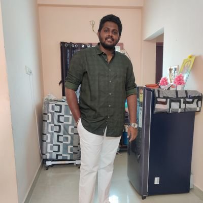 ParaakPetta's profile picture. Introvert Inside
I am what I am atitude
Never Look Back