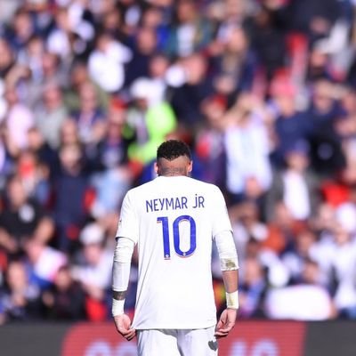 ywnnssih's profile picture. “我翻开历史一查，这历史没有年代，歪歪斜斜的每页上都写着‘仁义道德’几个字。我横竖睡不着，仔细看了半夜，才从字缝里看出字来，满本都写着两个字‘吃人’。”