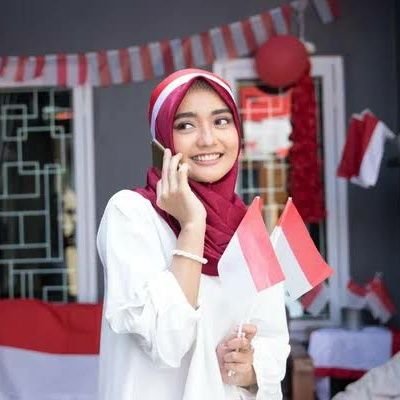 veralavendria's profile picture. Merajut Persatuan Bangsa 🇮🇩
Membordir Simbol Kebersamaan 🌏
Merekatkan Kebhinnekaan 🌸