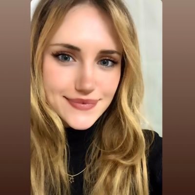 PauNarcipsso's profile picture. Storm in her eyes, peace in her smile 🥑💘🥑