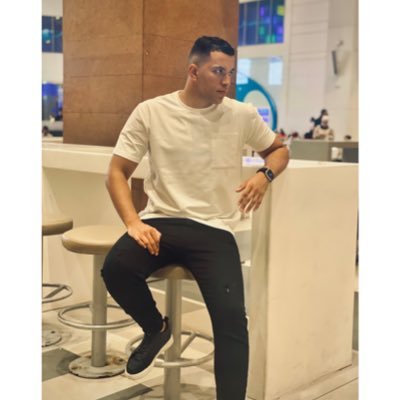 المهنة بناضل بتعلم تلميذ فى مدرسة شعبية🖤