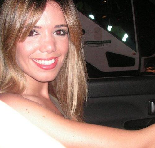 Publicista y RRPP ♥GR♥ Optimista, genéticamente impuntual, con carácter escondido, capaz de todo y, así me cueste la vida, más clara que el agua