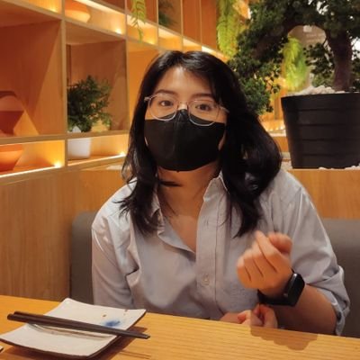 mochipoppin's profile picture. sering masukkin belanjaan ke keranjang, tapi jarang yang dicheck-out.