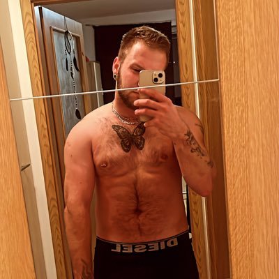 Czechia content creator🇨🇿 Travel Lover ✈️_bear🐻_ TattoBoy_ Follow ➡️ https://t.co/oNAZrru0n4 For more 🍑🍆⬇️