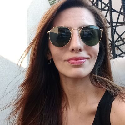 Directora Provincial de Servicios Basados en el Conocimiento - Jujuy. Miembro de FUNDAV. Amante del diseño, los videojuegos y la buena música. Bostera.