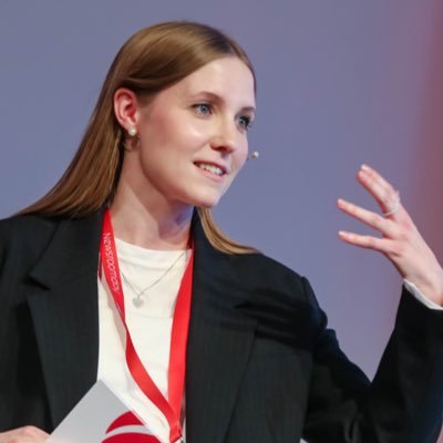 corporate comms + head of newsroom @swisslife_de | #30u30-Crew 2020 & young professional of the year 2021 | private account 💫