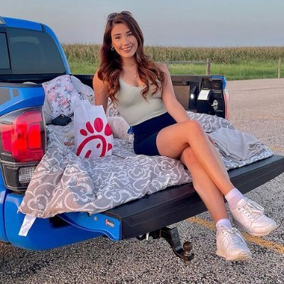 DOG MOM ❤️ ! FOODIE 🍕 ! PROFESSIONAL SPECTATOR 🎬 ! EDITOR 👀 !