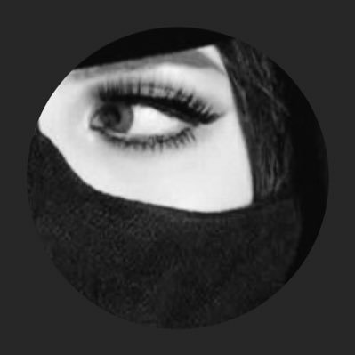 المحترم ،، يفرض علينا إحترامه وإلا الردي يفرض علينا نخليه المحترم ،، كل الحلا في كلامه ترتاح له شي طبيعي وتغليه🌹 •