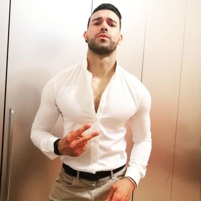 vinsky89's profile picture. Cominciate col fare ciò che è necessario,
poi ciò che è possibile.
E all’improvviso vi sorprenderete a fare l’impossibile.F.A.