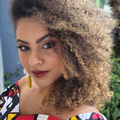 hazine's profile picture. 