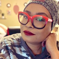 Gwen Jones (@gwenyumi) Twitter profile photo