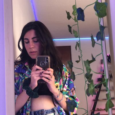 aquí puro pensamiento intrusivo y así. me gusta borrar mis tuits // ella-ellx