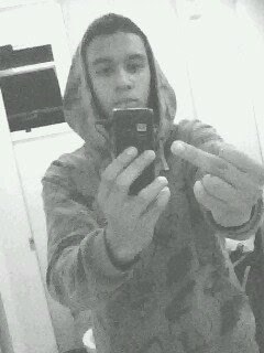 Ráh!!!!! Simples, meio louco, ando de skate, e as vezes eu penso o que eu quero da vida e a resposta sempre a mesma o que eu quero da vida é sempre mais