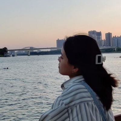 HuangBocky's profile picture. 📬: contact@eikonhealth.com