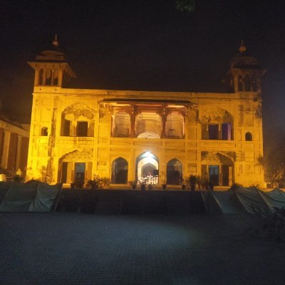 Baradarai Wazir Khan built by Wazir Khan in 1635. Originally served as the centerpiece of the Nakhlia Garden built by Wazir Khan