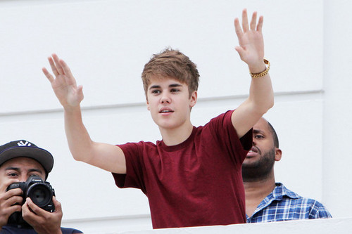 Gazelle Bieber * * @JustinBieber Gazelle most beautiful I've seen that C kkkkk .. horror that kkk What a pity .. kkkk