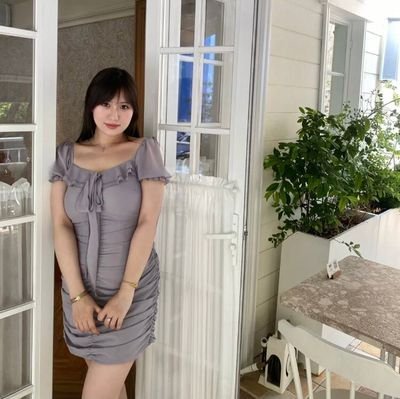 Adelaid33883598's profile picture. “你看我們身邊女人的延伸是不是都要把你吃了，其實她們就是嫉妒你，當然你也不要有壓力”