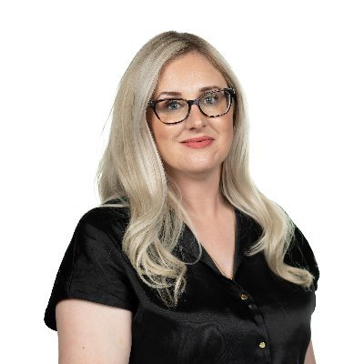 Northern girl, married to Mr Potato Head with an 8 year old. Keen Gooner, 20 years in corporate comms and currently working in real estate.