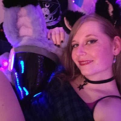 She/her 🏳⚧ artist 🖌 Vex the Protogen 🦈 8.7.2019 💊 bad at streaming lol 🎮 Ko-fi store: https://t.co/Uu8BXs5ydI
💙 _ekau 💙