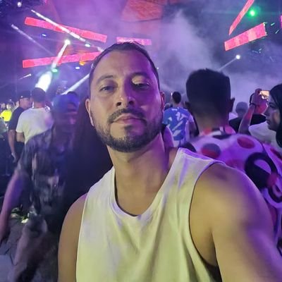 JuanGCalderon's profile picture. Profesor de ESL. Amante de la musica Indi y la electronica experimental. Con humor sarcastico y algo mordaz. Ig: @juang_cm
🇨🇴