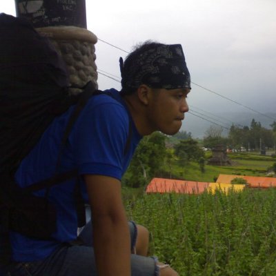 Pekerja teks komersial ¯\_(ツ)_/¯
kadang merangkap kuli siber ᕕ( ಠ‿ಠ)ᕗ