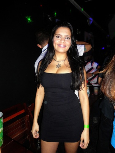 Feche os olhos, e αpenαs sintα! O vento bαtendo no rosto, o cαlor de um αbrαço, α vibe positivα no αr, α brisα do inverno,Sinta tudo e olhe p mim .Sou linda ne?