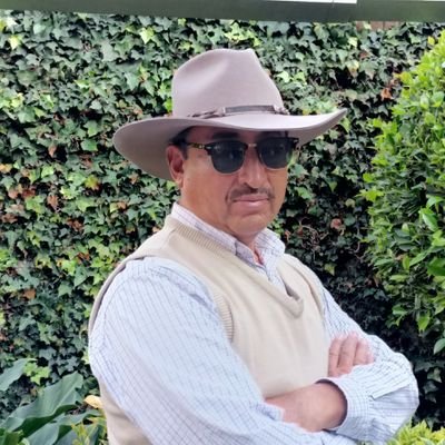 Si quieres ser ave, vuela, si quieres ser gusano, arrástrate, pero no grites cuando te aplasten.