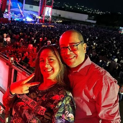 Quítenme las alas y veanme volar...
Que lo bueno en mí, vea lo bueno en todos los demás...
Ser, Hacer y Tener.