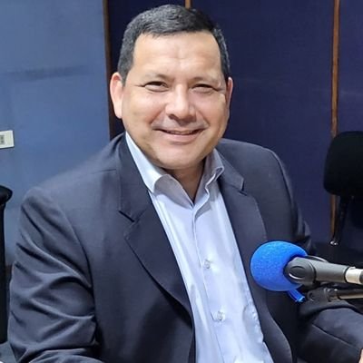 Médico especialista en Urología por la UNA
Magíster en Docencia Médica Superior por la UNA