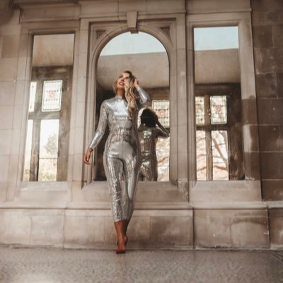 🇬🇧 Queen of photos, breakups & manifesting