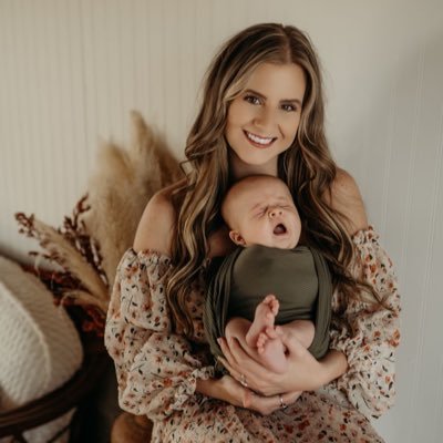 chloeraycook's profile picture. she’s a good girl, loves her mama, loves Jesus & America too