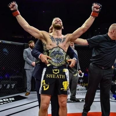 11-2-1 professional mixed martial artist out of lovatos bjj and mma

@lfafighting 155 world champion