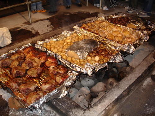 Hangi (pronounced [ˈhaːŋi]) is a traditional New Zealand Maori method of cooking food using heated rocks buried in a pit oven still used for special occasions.