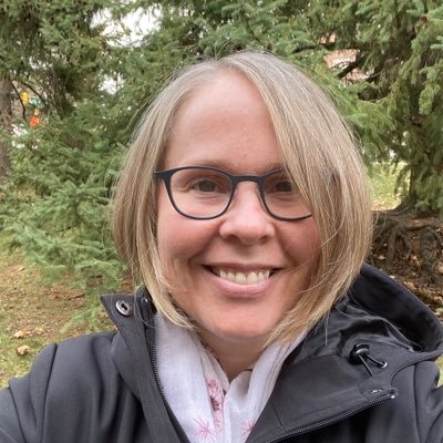 native plant gardening enthusiast | host of The Unsettled Garden: a podcast about the politics of gardening in Canada | she/her