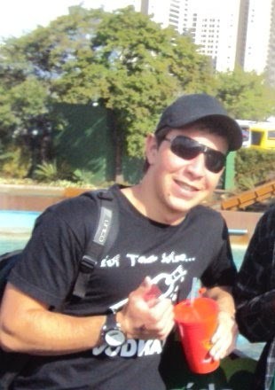 - A vida está cheia de desafios, por isso, cante, ria, dance, chore e viva intensamente cada momento como se fosse o ultimo..