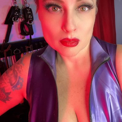 This is the backup account of Mistress Genevieve. New Orleans Dominatrix. My main account @msgenevieve is shadowbanned.