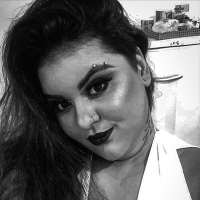 oi, eu sou a Ju e nem vem que eu sou bem louca// Tudo flui, a energia não falha✨️ // Bartender que vira dose com os clientes no balcão e nega chorinho🍹