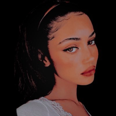 mumcouture's profile picture. parody acc