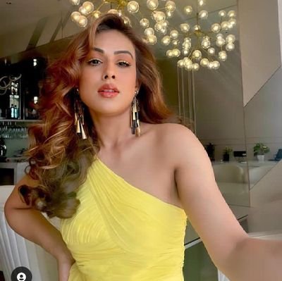 Fan page of Queen @Theniasharma💛
Only Spread positivity ❤️😻