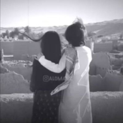 ليس كل ما نكتبه او نغرد به يعبر عن ما بداخلنا فاحيانآ حتى كلمات حزينة تسعدنا...
