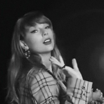 taylor is my gf, taylor is a god
