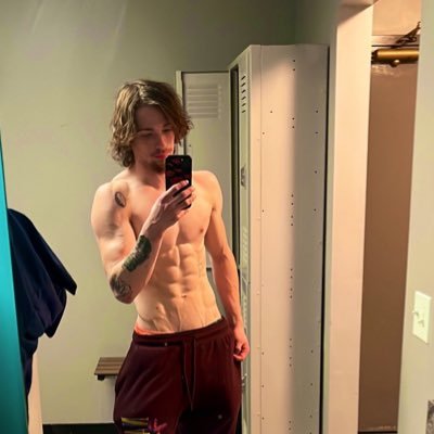 Michigan dad, 22 Lyric James,Galileo Andrew 👶🏼💙💛sometimes I post fitness stuff, athlete. stay down till you come up ☝🏼🏈⚾️🏀