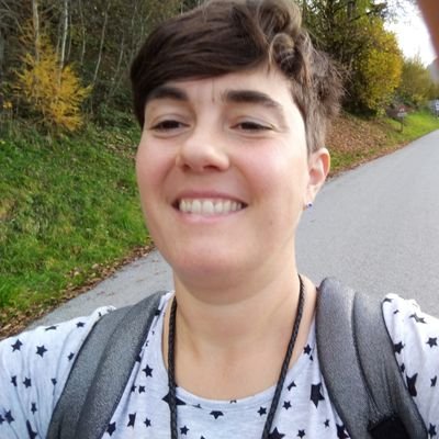Hallo, ben creatief houd van een goed gesprek en dingen bekijken uit andere invalshoeken