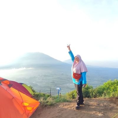 DhewieSiparga's profile picture. I'm V.I.P...Dibanding mereka yg berjalan cepat. Orang yang berjalan lambat, akan bisa melihat segala sesuatu dgn lebih jelas - Dream High...