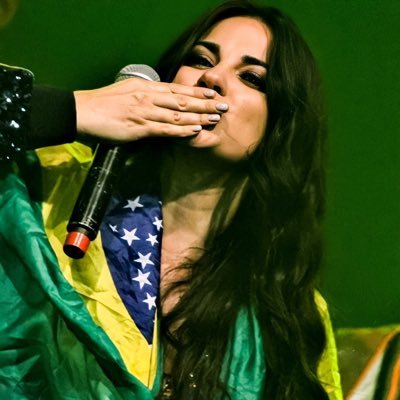 Esse perfil fala de 1 banda e 8 mulheres.